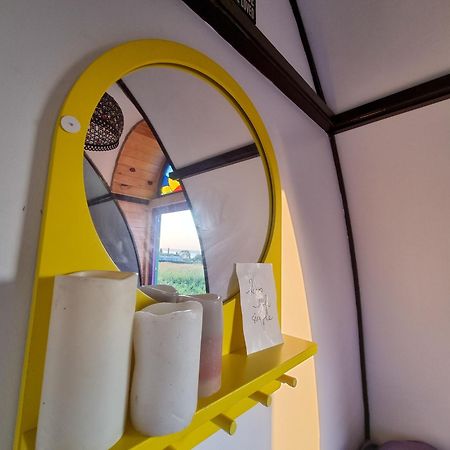 Central Tiny Houses Bucarest Esterno foto