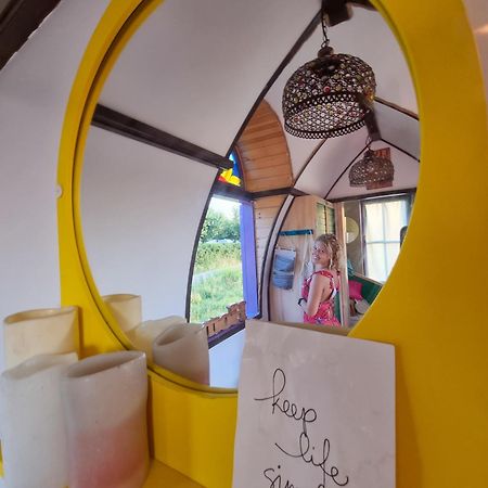 Central Tiny Houses Bucarest Esterno foto