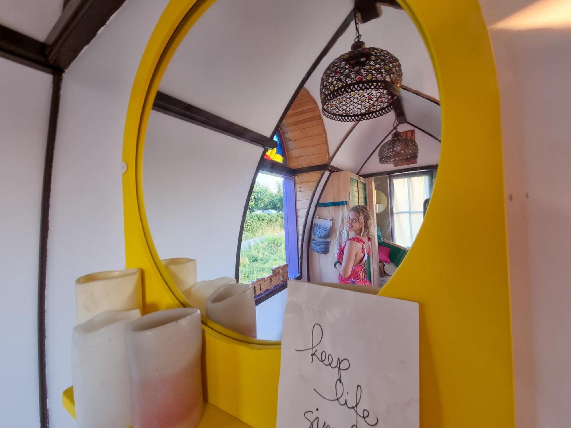 Central Tiny Houses Bucarest Esterno foto