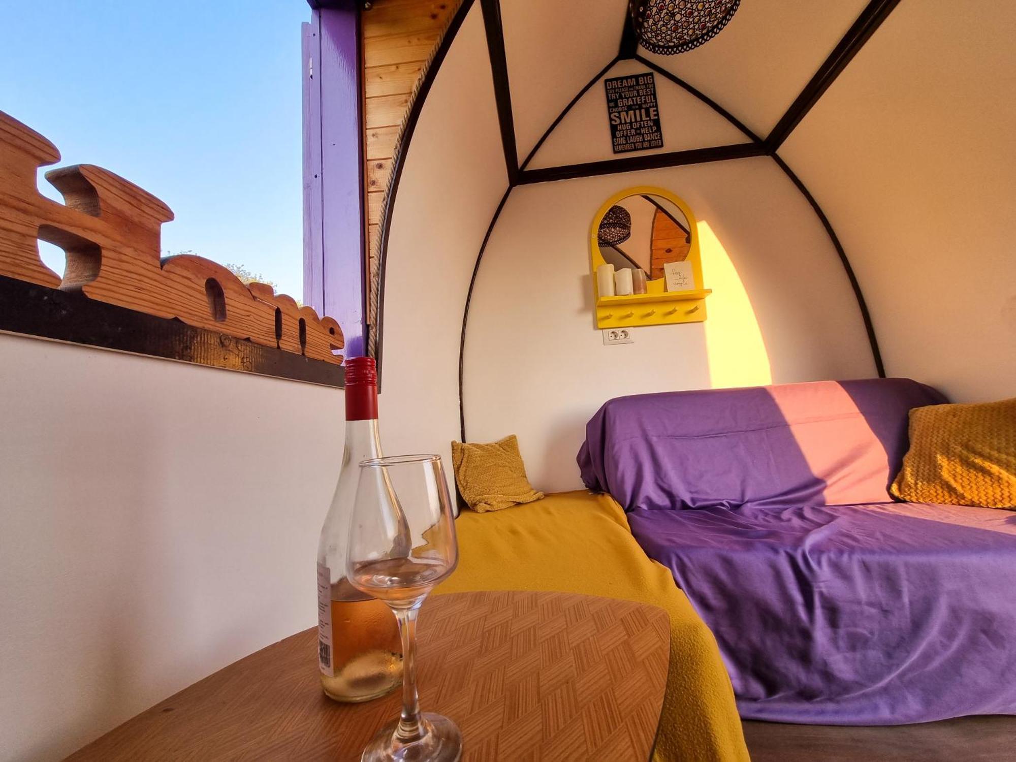 Central Tiny Houses Bucarest Esterno foto
