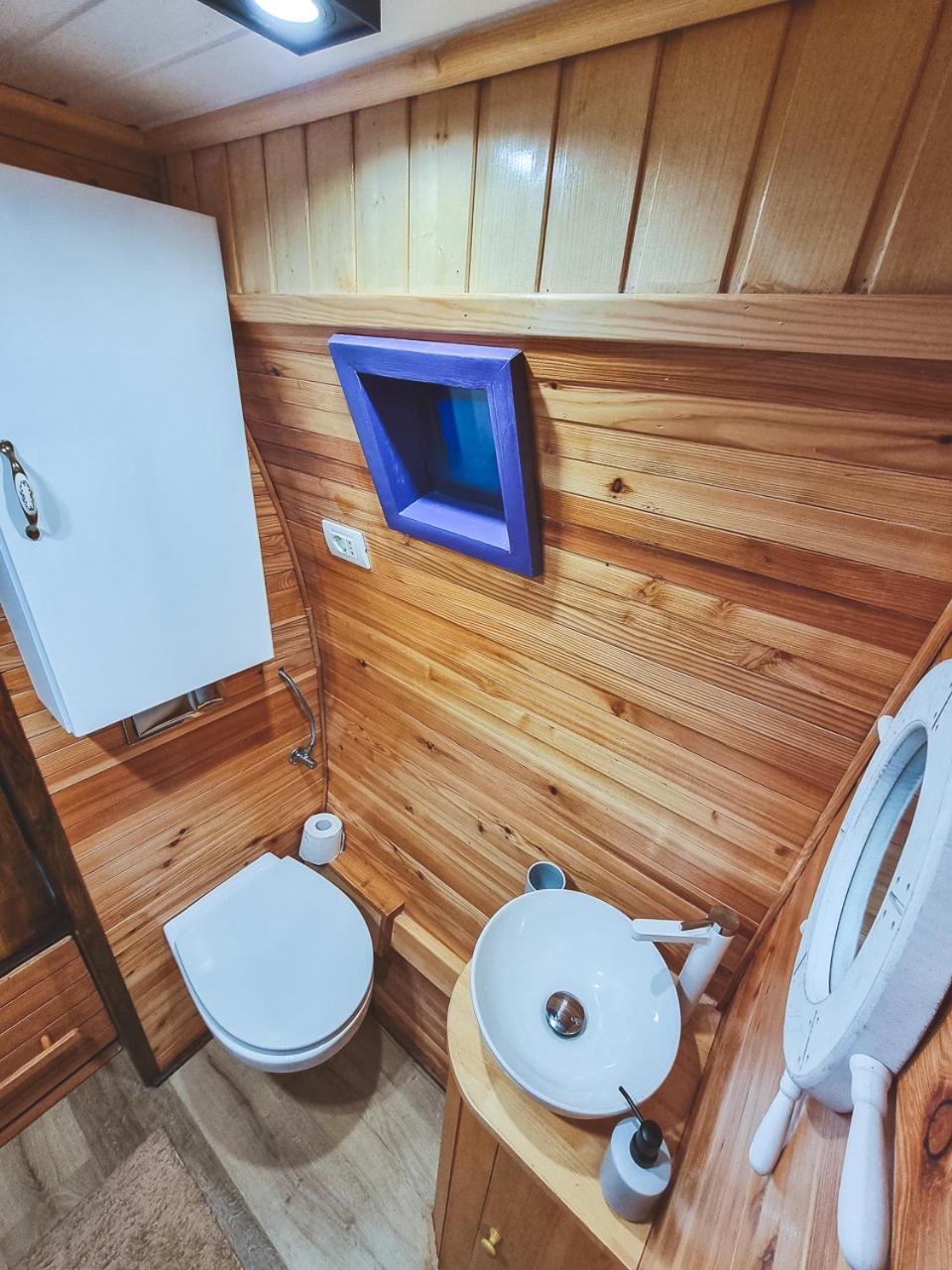 Central Tiny Houses Bucarest Esterno foto