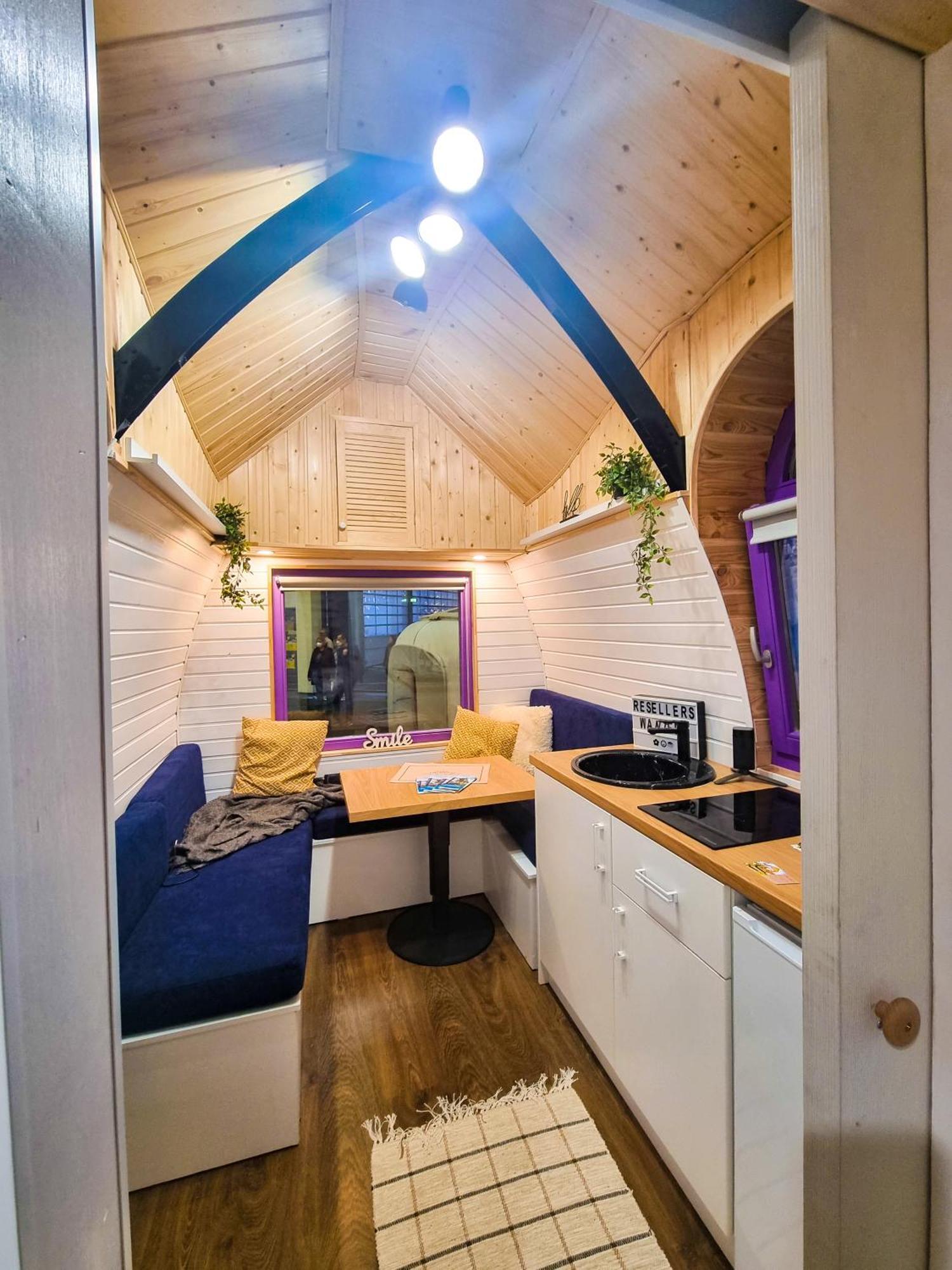 Central Tiny Houses Bucarest Esterno foto