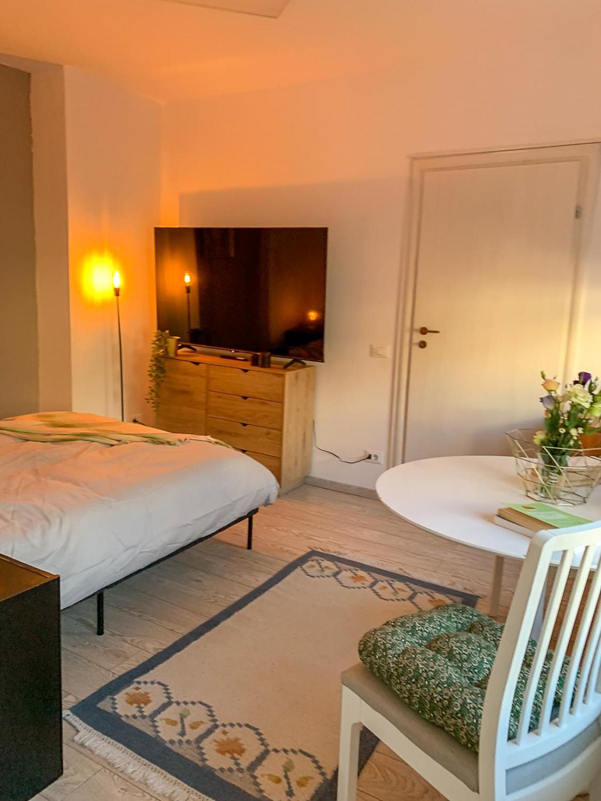 Central Tiny Houses Bucarest Esterno foto